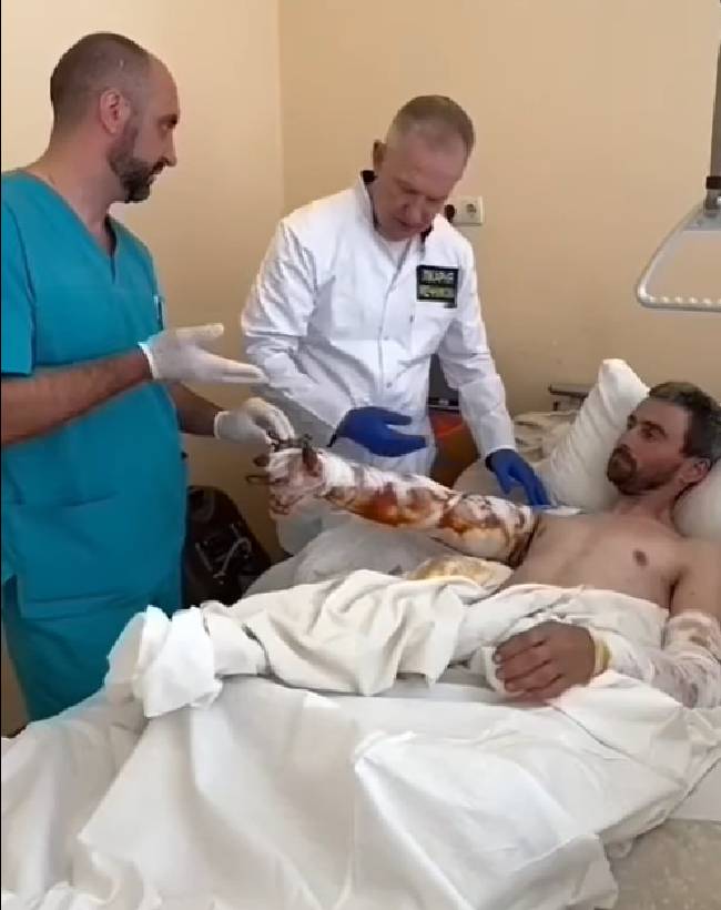 &quot;Потерял почти 3 литра крови&quot;. Медики растрогали историей спасения раненого добровольца